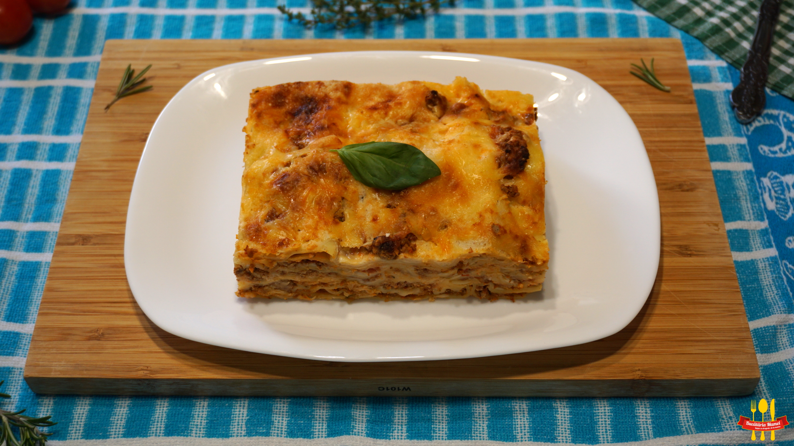 Lasagna Bolognese cu Sos Ragù și Bechamel