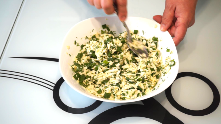 2 - Plăcintă cu Brânză, Ceapă Verde și Mărar (Cherdele) 2 - Plăcintă cu Brânză, Ceapă Verde și Mărar (Cherdele)