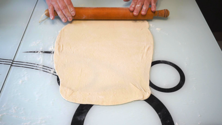 4 - Plăcintă cu Brânză, Ceapă Verde și Mărar (Cherdele) 4 - Plăcintă cu Brânză, Ceapă Verde și Mărar (Cherdele)