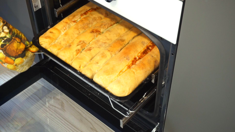 6 - Plăcintă cu Brânză, Ceapă Verde și Mărar (Cherdele) 6 - Plăcintă cu Brânză, Ceapă Verde și Mărar (Cherdele)