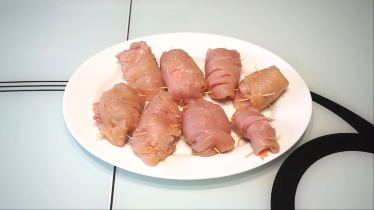 1 - Rulouri din Piept de Pui cu Șuncă Presată și Parmezan