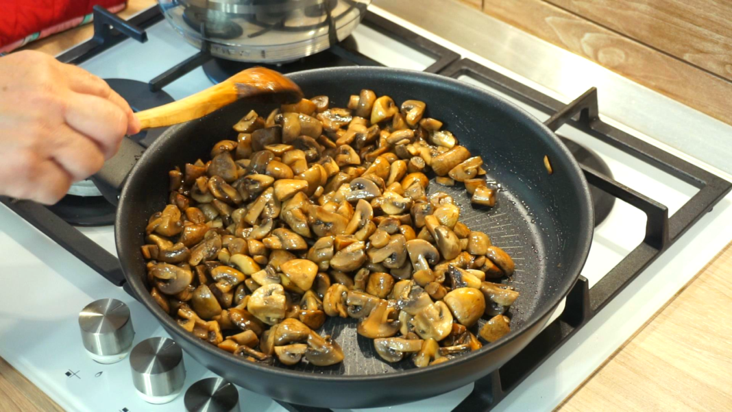 Pilaf cu Ciuperci Bucătăria Mamei