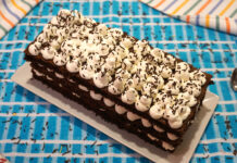 Prăjitură cu Blat de Cacao și Cremă din Frișcă și Mascarpone Prăjitură cu Blat de Cacao și Cremă din Frișcă și Mascarpone